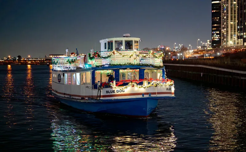 image of the Shoreline Sightseeing Holiday Express Water Taxi named Blue Dog