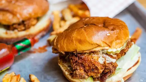Do-Rite Donuts & Chicken — restaurant near the Chicago water taxi dock