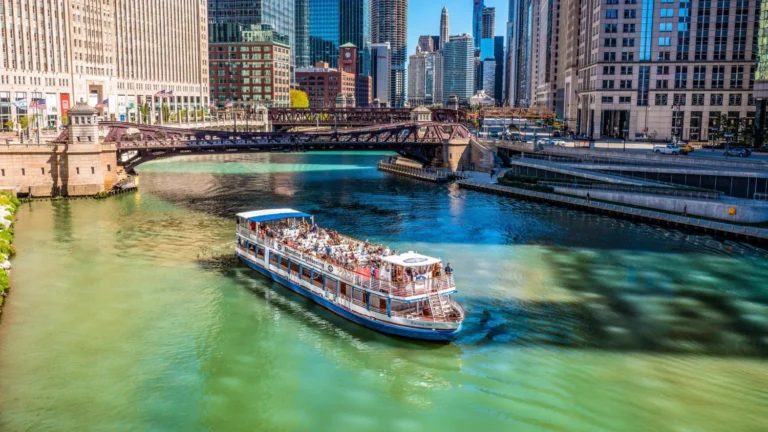 Chicago River Tours vs. Lake Michigan Boat Tours: Which Experience is Right for You? 
